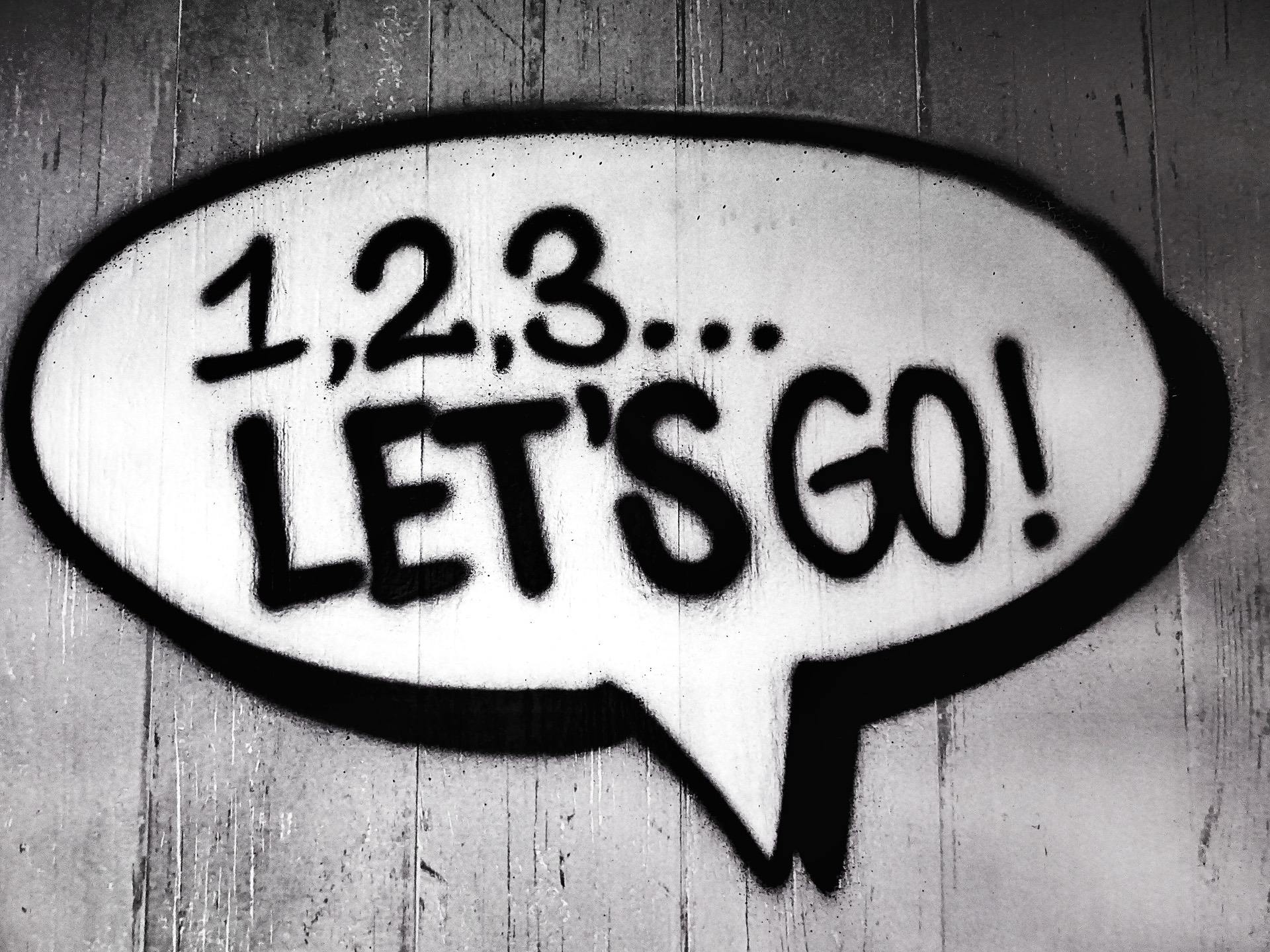 Graffiti featuring the text "1, 2, 3... LET'S GO!" in a speech bubble